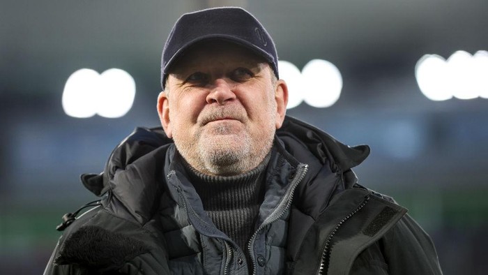 WOLFSBURG, GERMANY - FEBRUARY 05: Joerg Schmadtke, Director of Sport for VfL Wolfsburg looks on prior to the Bundesliga match between VfL Wolfsburg and FC Bayern München at Volkswagen Arena on February 05, 2023 in Wolfsburg, Germany. (Photo by Maja Hitij/Getty Images)
