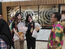 Keren! Dua Dara Banyuwangi Raih Emas SEA Games Cabor Esports Mobile Legends