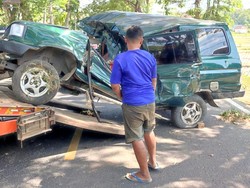 Kijang Tabrak Pohon di Trenggalek, Pengemudi Tewas