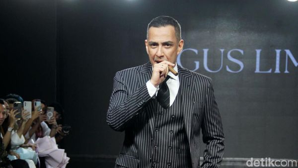 10 Foto Koleksi Setelan Pria Karya Agus Lim, MC Wedding Artis Jadi Modelnya