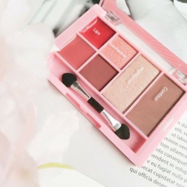 Madame Gie Getaway Make Up Kit/foto: shopee.com Madame Gie Getaway Make Up Kit