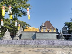 Jelang Waisak, Balai Kota Solo Dihiasi Replika Candi Borobudur