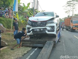 Sederet Fakta Mobil Rombongan Wabup Pangandaran Tabrakan Beruntun di Ciamis