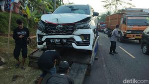 Penampakan Mobil Wabup Pangandaran yang Terlibat Tabrakan Beruntun