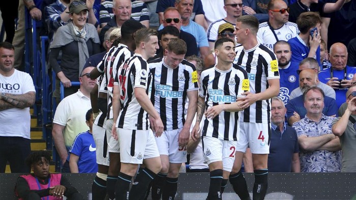Newcastle Uniteds Anthony Gordon, obscured, celebrates with teammates scoring his sides first goal of the game, during the English Premier League soccer match between Chelsea and Newcastle United, at Stamford Bridge, London, Sunday May 28, 2023. (Zac Goodwin/PA via AP)