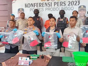 Otak Pembakar Mobil Ketua LSM di Probolinggo Dibekuk Otak Pembakar Mobil Ketua LSM di Probolinggo Dibekuk