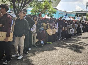 Ribuan Pencari Kerja Serbu Job Fair Ciamis, Berebut 2.525 Loker Ribuan Pencari Kerja Serbu Job Fair Ciamis, Berebut 2.525 Loker
