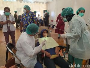 Membeludak! Pengobatan Gratis Jelang Waisak di Candi Borobudur Hari Ini