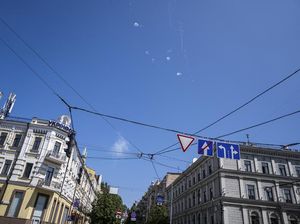 Serangan Drone Rusia Hujani Ukraina, 1 Orang Tewas-Puluhan Dievakuasi Serangan Drone Rusia Hujani Ukraina, 1 Orang Tewas-Puluhan Dievakuasi