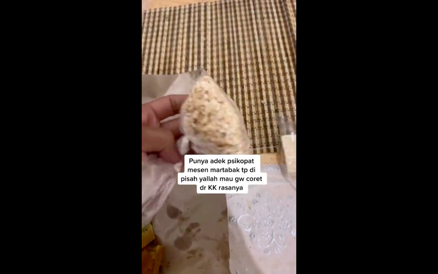 Sekte Baru! Makan Martabak Tapi Toppingnya Dipisah Semua