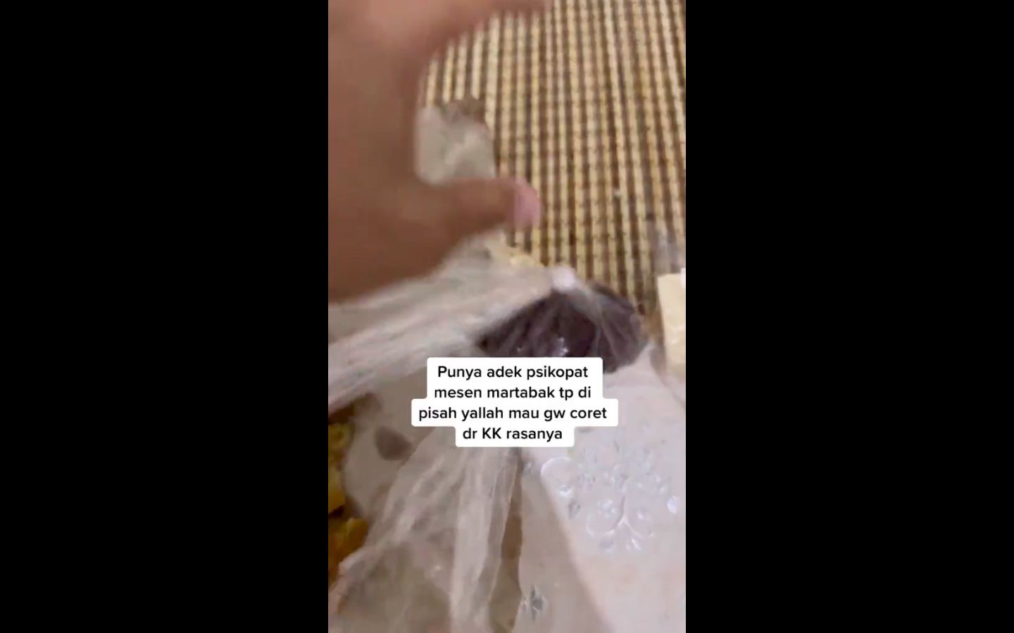 Sekte Baru! Makan Martabak Tapi Toppingnya Dipisah Semua