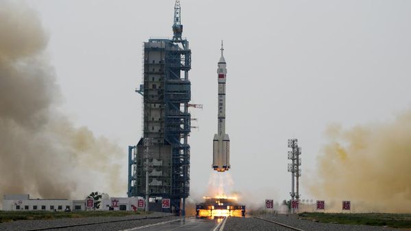 Shenzhou-16 Meluncur, China Kirim Astronaut Sipil Pertama ke Antariksa