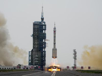 Shenzhou-16 Meluncur, China Kirim Astronaut Sipil Pertama ke Antariksa