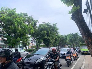 Jalan Kalibata Raya Macet, Warga: Semua WFO Jadi Numpuk Kendaraan