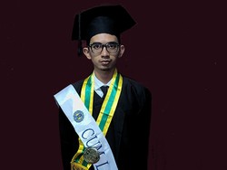 Cerita Wisudawan UNY Peraih IPK Cum Laude, Bibliophile sejak SD