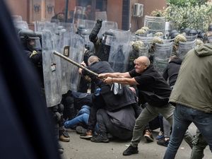 Tegang! Tentara NATO Diserang Pendemo di Kosovo