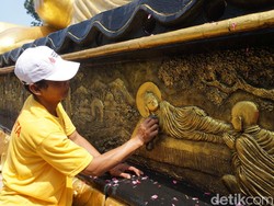 Tak Banyak yang Tahu, Ini Cerita Relief Patung Buddha Tidur di Mojokerto
