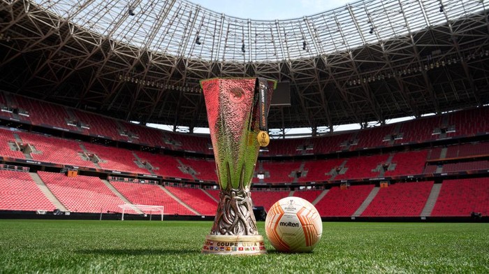 BUDAPEST, HUNGARY - MAY 29: A view of a UEFA Europa League winners medal and the Molten UEFA Europa League Official Match Ball with the UEFA Europa League trophy prior to the UEFA Europa League 2022/23 final match between Sevilla FC and AS Roma at Puskas Arena on May 29, 2023 in Budapest, Hungary. (Photo by Alex Caparros - UEFA/UEFA via Getty Images)