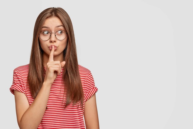 6 Zodiak yang Menyembunyikan Perasaannya Karena Gak Mau Dianggap Lemah