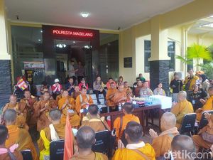 Mukjizat! Biksu Thudong Kecelakaan di Malaysia Akhirnya Bisa Ikut ke Borobudur Mukjizat! Biksu Thudong Kecelakaan di Malaysia Akhirnya Bisa Ikut ke Borobudur