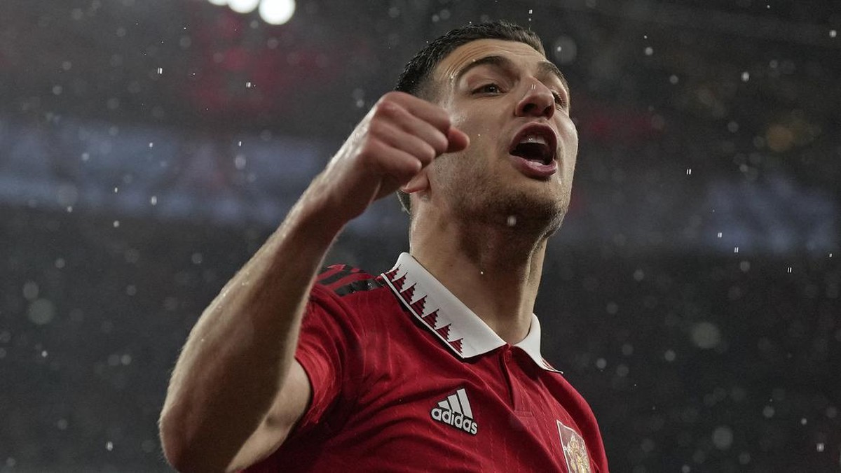 MU memperpanjang kontrak Diogo Dalot sampai 2028. (Foto: AP/Alastair Grant)