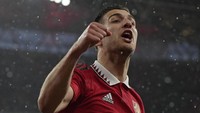 2. Bek kanan Diogo Dalot ada di posisi kedua dengan top speed 35.76 km per jam. Foto: AP/Alastair Grant