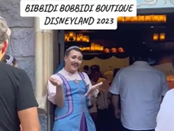 Disneyland Dikecam Karena Karyawan Pria Berkumis Pakai Dress dan Makeup