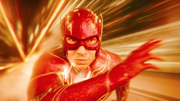 Ezra Miller dalam film The Flash (2023).