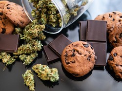 Gegara Makan Brownies Ganja Ayahnya, Bocah Ini Dilarikan ke Rumah Sakit
