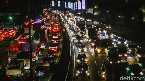 Jelang Long Weekend, Tol JORR Merah di Lebak Bulus