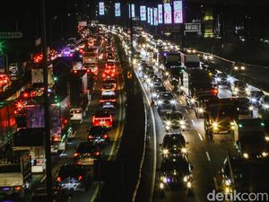 Jelang Long Weekend, Tol JORR Merah di Lebak Bulus