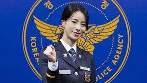 5 Potret Lim Ji Yeon Pakai Seragam Polisi