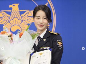 Lim Ji Yeon Jadi Polisi Kehormatan dan Duta Narkoba Usai Bintangi The Glory Lim Ji Yeon Jadi Polisi Kehormatan dan Duta Narkoba Usai Bintangi The Glory