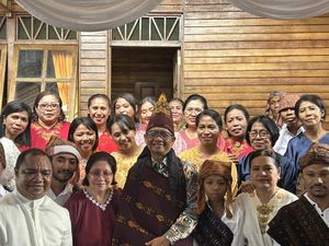 Temui Keluarga Frans Seda, Mahfud Jelaskan Progres Usulan Pahlawan Nasional Temui Keluarga Frans Seda, Mahfud Jelaskan Progres Usulan Pahlawan Nasional