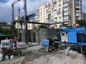Melihat Proyek Sekolah Ukraina Dibangun dengan Mesin Cetak 3D Melihat Proyek Sekolah Ukraina Dibangun dengan Mesin Cetak 3D