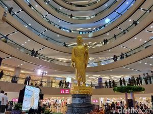 Patung Buddha Tinggi 12,3 Meter di Tunjungan Plaza Surabaya Cetak Rekor MURI
