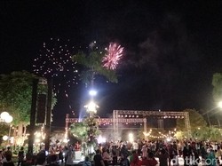8 Tempat Terbaik Nonton Kembang Api Malam Tahun Baru di Surabaya