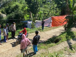 Makam Bocah SD yang Tewas Diduga Dikeroyok Teman Dibongkar