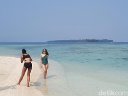 Nggak Nyangka, Pantai Berpasir Putih Sebersih Ini Ternyata Ada di Jakarta