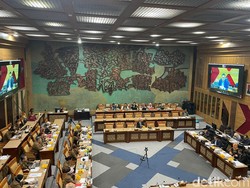 DPR Beberkan Alasan Guru Honorer Sulit Jadi ASN