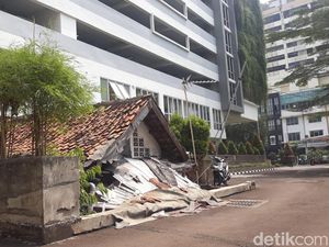 Kok Bisa Ada Rumah Dijepit Apartemen Mewah di Jakarta? Ini Kata Pemprov
