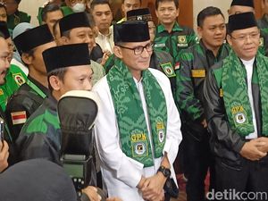 Sandiaga Didampingi Mardiono Hadiri Rapimnas GPK, Dipakaikan Serban Hijau Sandiaga Didampingi Mardiono Hadiri Rapimnas GPK, Dipakaikan Serban Hijau