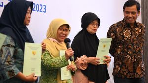 Serahkan Sertifikat ke Masyarakat Tunaikan Bukti dan Komitmen