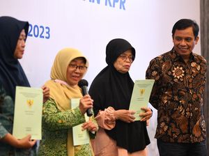 Serahkan Sertifikat ke Masyarakat Tunaikan Bukti dan Komitmen