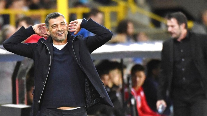 Portos head coach Sergio Conceicao during the Champions League Group B soccer match between Club Brugge and FC Porto at the Jan Breydel stadium in Bruges, Belgium, Wednesday, Oct. 26, 2022. (AP Photo/Geert Vanden Wijngaert)
