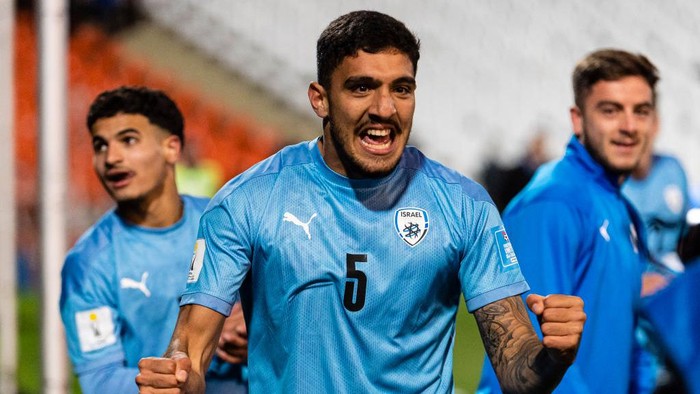 MENDOZA, ARGENTINA - MAY 30: Shon Edri of Israel celebrates with his teammates after winning FIFA U-20 World Cup Argentina 2023  Round of 16 match between Uzbekistan and Israel at Estadio Mendoza on May 30, 2023 in Mendoza, Argentina. (Photo by Marcio Machado/Eurasia Sport Images/Getty Images)