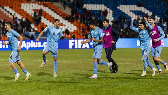 MENDOZA, ARGENTINA - MAY 30: Israel players celebrate after winning FIFA U-20 World Cup Argentina 2023  Round of 16 match between Uzbekistan and Israel at Estadio Mendoza on May 30, 2023 in Mendoza, Argentina. (Photo by Marcio Machado/Eurasia Sport Images/Getty Images)