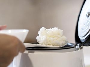 Sudah Diet Pantang Makan Nasi Tapi Kok BB Nggak Turun? Bisa Jadi Ini Penyebabnya Sudah Diet Pantang Makan Nasi Tapi Kok BB Nggak Turun? Bisa Jadi Ini Penyebabnya