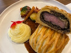 Maknyus! Lezatnya Beef Wellington Pakai Daging 36 Degrees South dari Australia