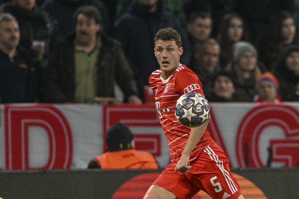 Bayern's Benjamin Pavard controls the ball during the Champions League quarter finals second leg soccer match between Bayern Munich and Manchester City, at the Allianz Arena stadium in Munich, Germany, Wednesday, April 19, 2023. (AP Photo/Andreas Schaad)